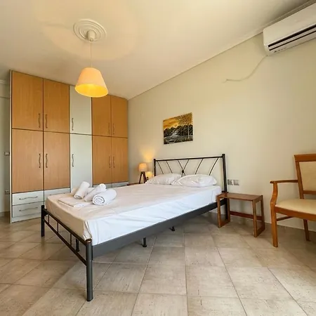 Zeus Balcony דירה